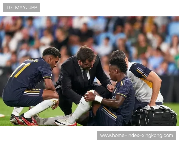 皇马持续调度寻找空当，罗德里戈禁区抽射被封