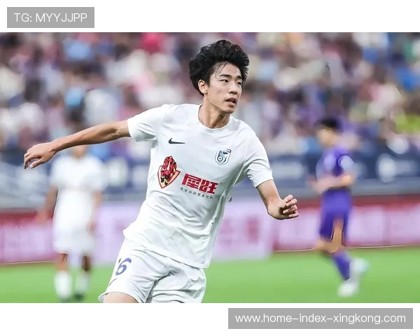 大连英博逼平强大的申花,原因曝光,4人上榜,引发足球圈大讨论 大连英博逼平强大的申花,原因曝光,4人上榜,引发足球圈大讨论