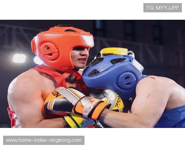 拳击手的“反手勾拳”一举定胜负