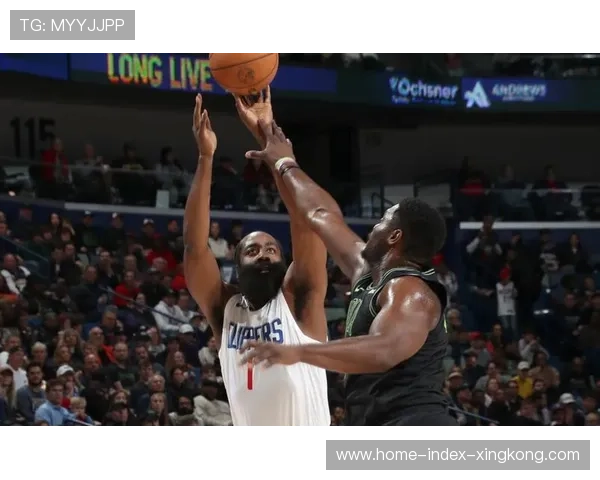 快船哈登传球穿针引线，外线空位一抓一个准